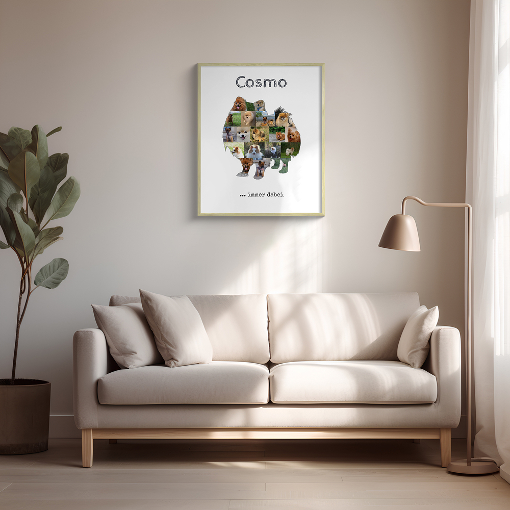Fotocollage als Zwergspitz-Silhouette mit Namen und Spruch im hellen Rahmen über dem Sofa im Wohnzimmer