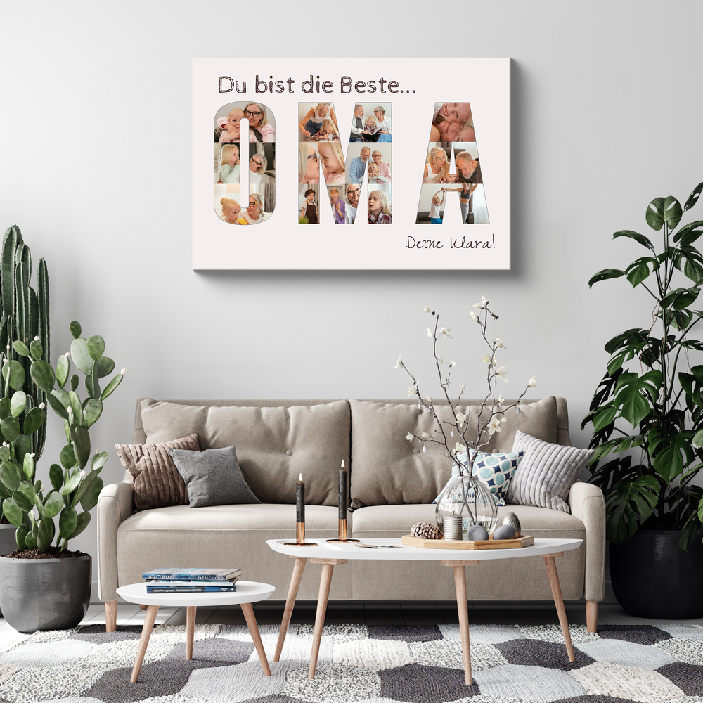 Fotocollage für Oma mit Familienfotos in Buchstabenform über dem Sofa, als liebevolles Geschenk von Herzen