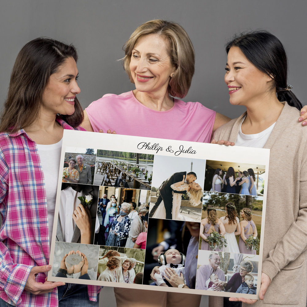 Leinwand mit 11 Hochzeitsfotos und Namen als persönliches Hochzeitsgeschenk, vor grauem Hintergrund präsentiert