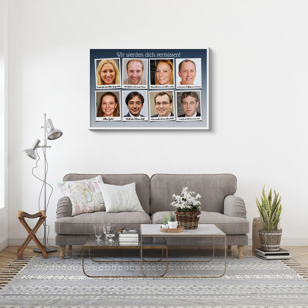Fotocollage zum Teamabschied mit acht Polaroid-Porträts und persönlichen Grüßen über dem grauen Sofa