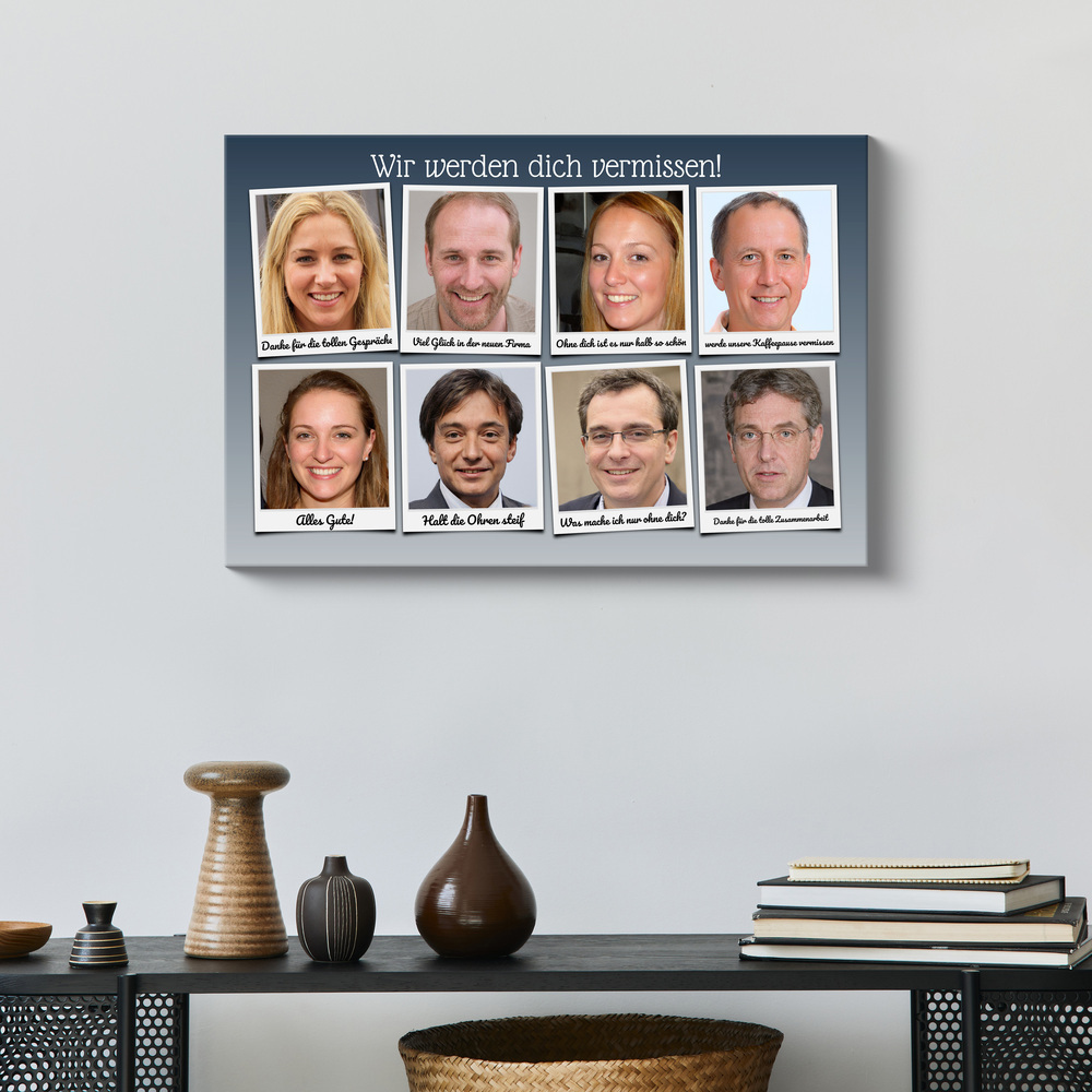 Polaroid-Fotocollage mit persönlichen Grüßen über einer Konsole mit Vasen, eine Geschenkidee zum Ruhestand