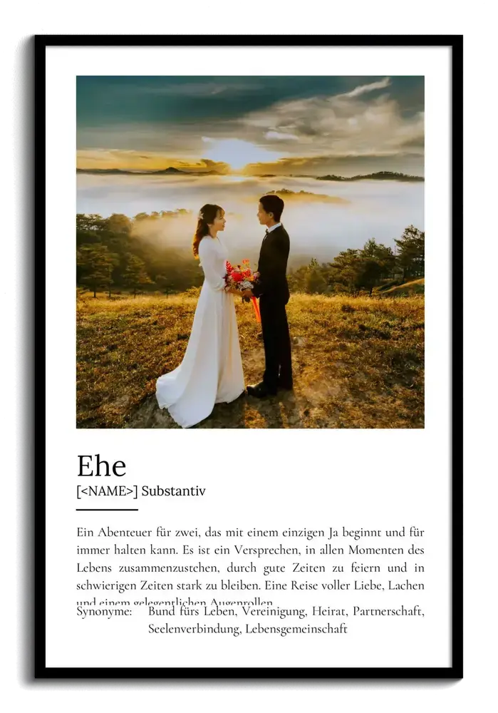 Poster mit Ehedefinition und großem Brautpaarfoto im schwarzen Rahmen als Geschenk zum Hochzeitstag