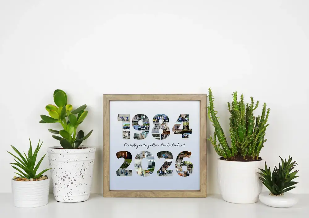 Fotocollage mit Jahreszahlen im Holzrahmen zwischen Pflanzen als persönliches Geschenk zum Ruhestand