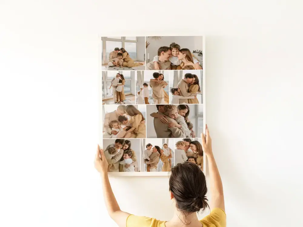 Fotocollage als Poster mit Eltern- und Kinderfotos an heller Wand, eine persönliche Geschenkidee für die Familie
