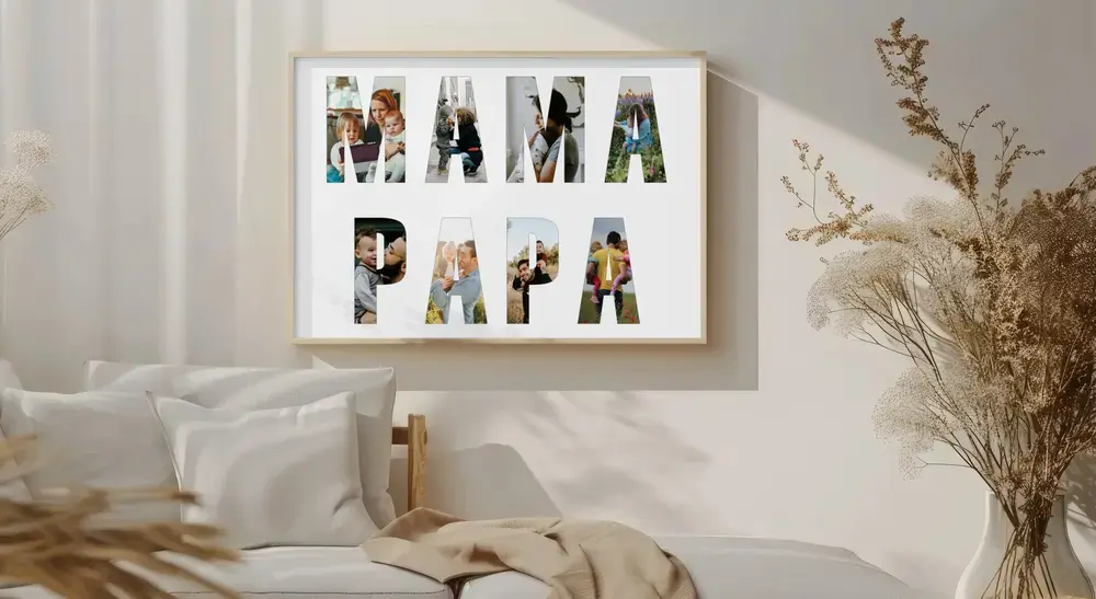 Fotocollage für Eltern mit großen Buchstaben aus Familienfotos im hellen Holzrahmen an der Wand neben Trockenblumen