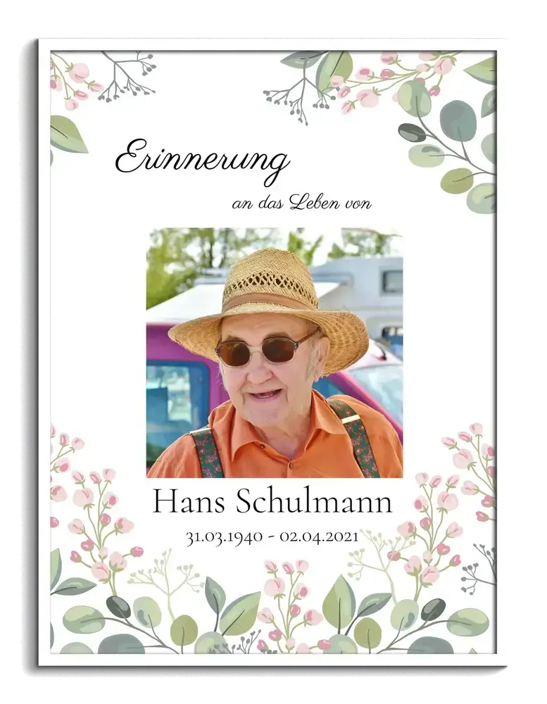 Trauerposter mit Porträt, Namen und Lebensdaten auf zartem Blumenhintergrund im weißen Rahmen