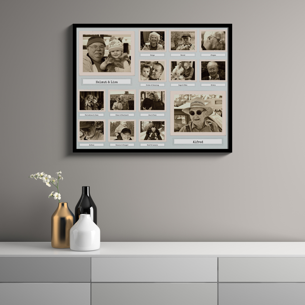 Retro-Fotocollage mit sepiafarbenen Familienfotos im schwarzen Rahmen über einem weißen Sideboard mit Vasen